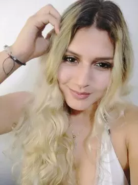 KissyKatie image 0